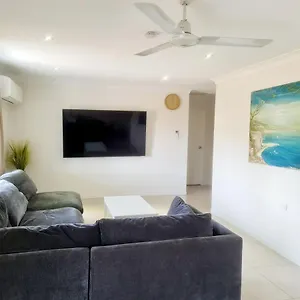  Holiday home 5 Mins Drive To The Beach And In A Quiet Location